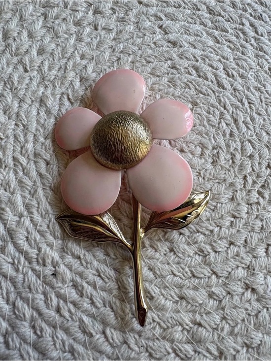 Sarah Coventry Jewelry - Darling Vintage 1968 pink flower floral Sara Coventry brooch pin